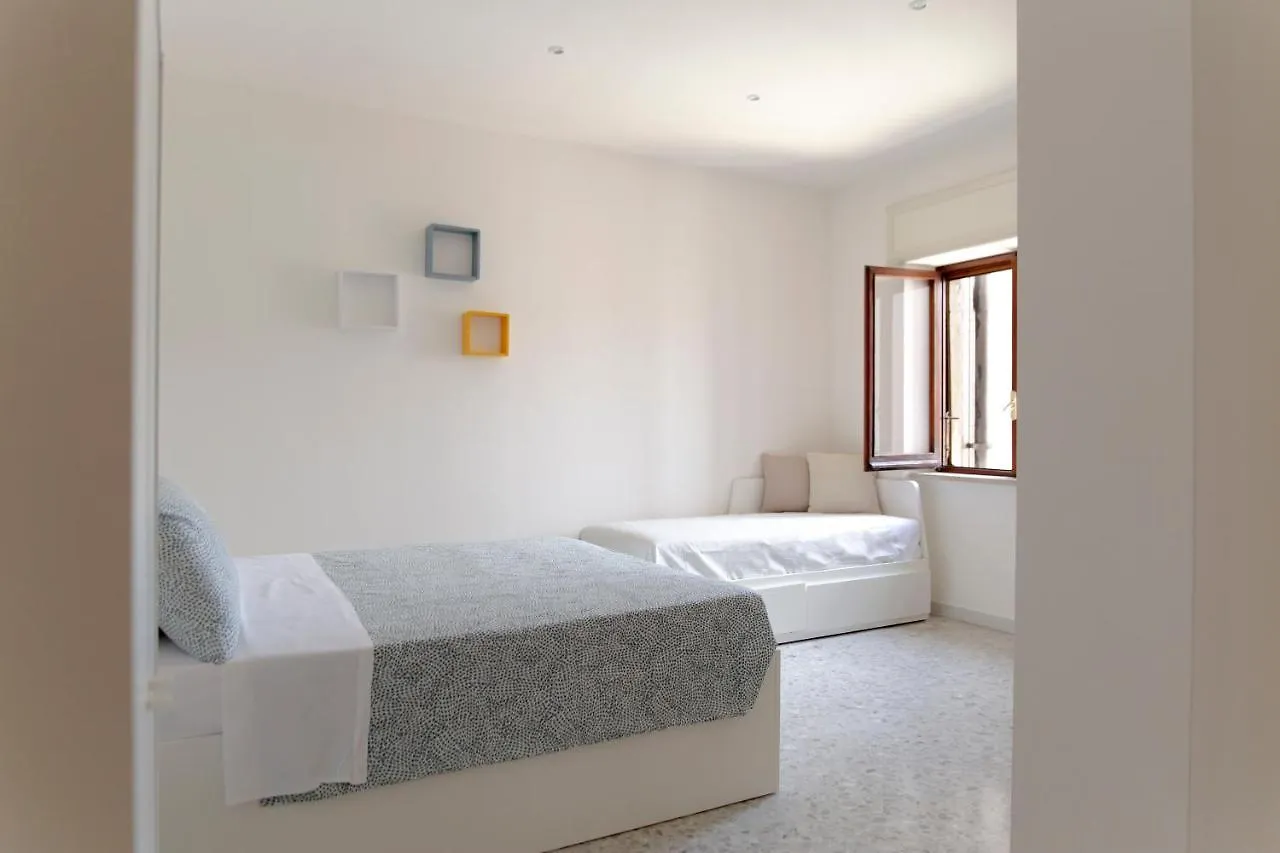Allyoucantrip - Porto Napels 0*,